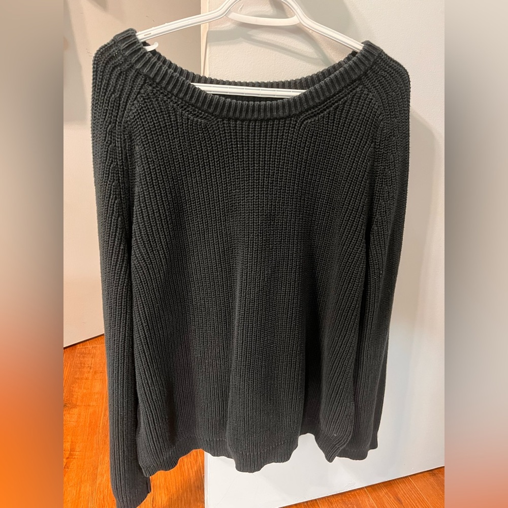 Comfy knit navy blue sweater. Good used condition!
